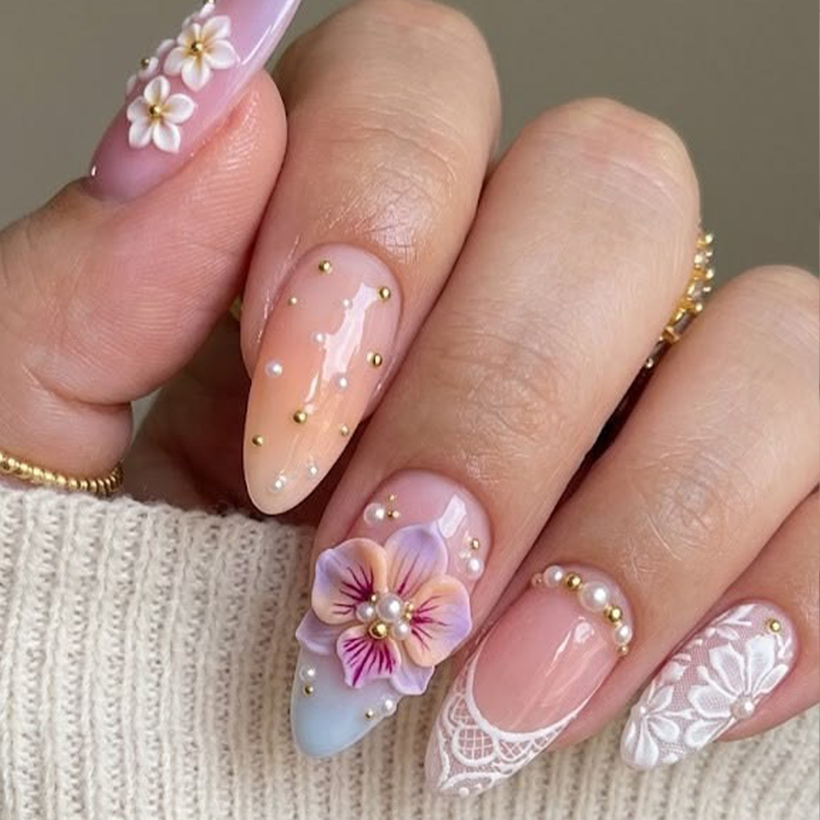 Decorating Tip Set - ชุดเล็บปลอมแบบกดติด 24 ชิ้น สีชมพูไล่เฉด ทรงอัลมอนด์ ลายดอกไม้